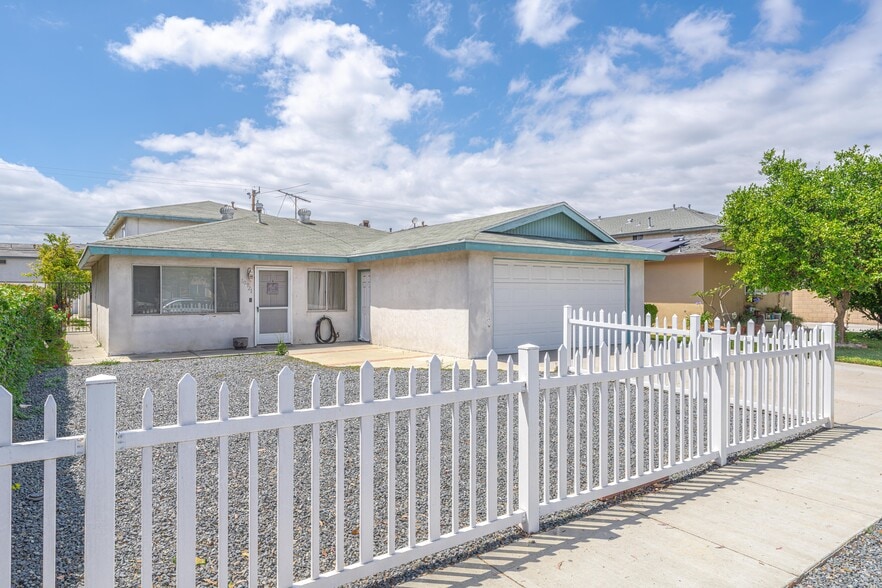 10921 Walnut St, Los Alamitos, CA for sale - Building Photo - Image 1 of 30