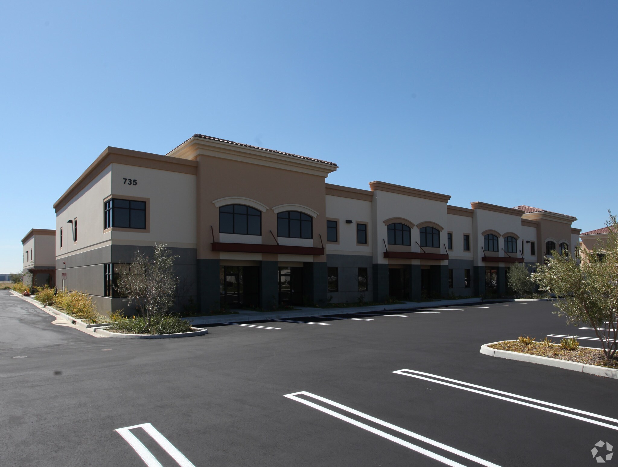 735 W Ventura Blvd, Camarillo, CA for lease Primary Photo- Image 1 of 4