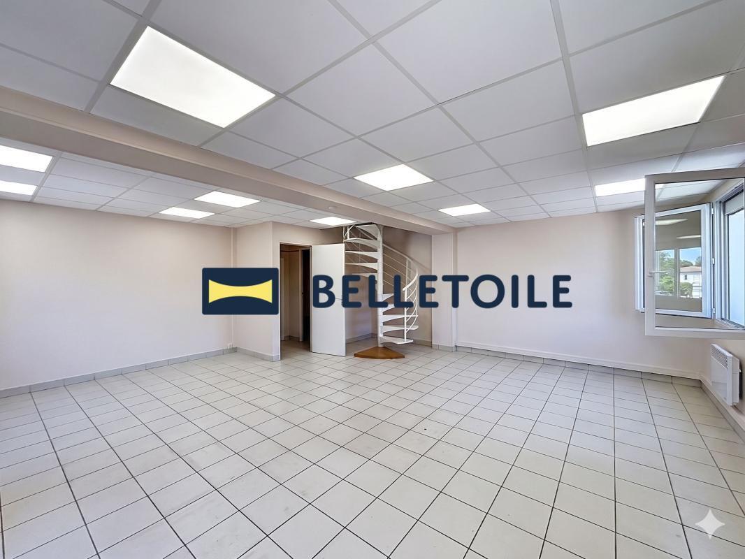 Office in Saint-Maur-des-Fossés for lease Interior Photo- Image 1 of 17