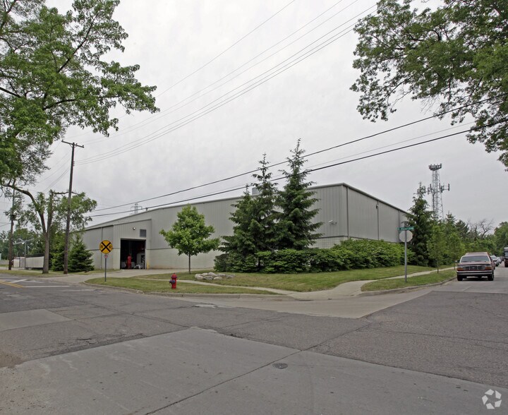 414 E Hudson Ave, Royal Oak, MI à vendre - Photo principale - Image 2 de 5