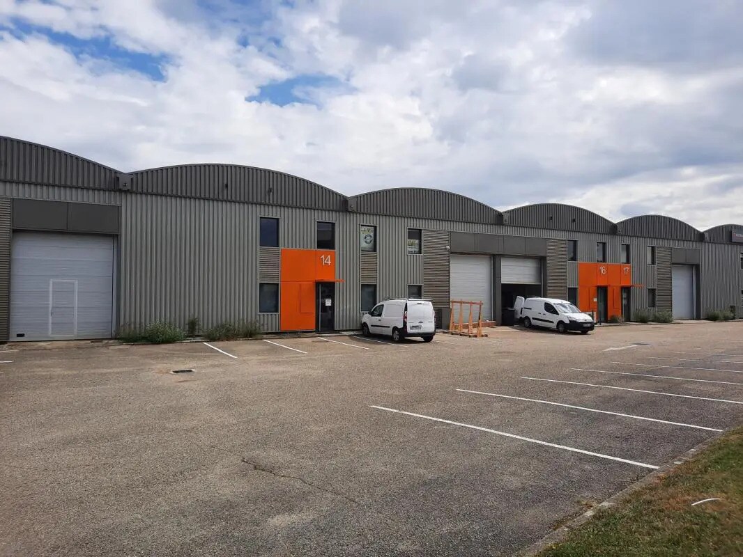 11 13 Chemin De L'Industrie, Dardilly for lease Building Photo- Image 1 of 6