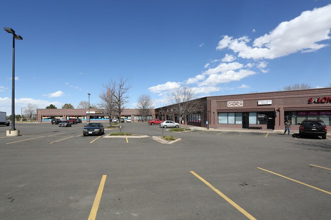 Plus de détails pour 310-386 S Chambers Rd, Aurora, CO - Commerce de détail à louer