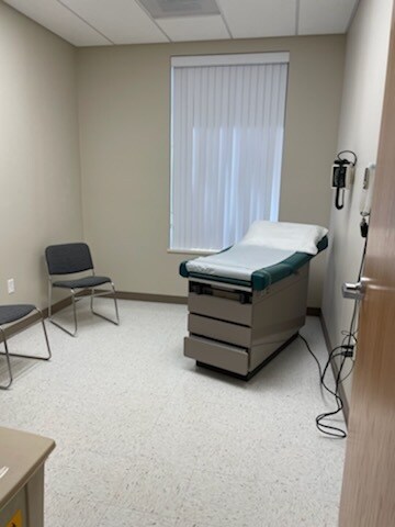 208 Flax Dr, Highland, IL à louer - Photo intérieure - Image 2 de 5