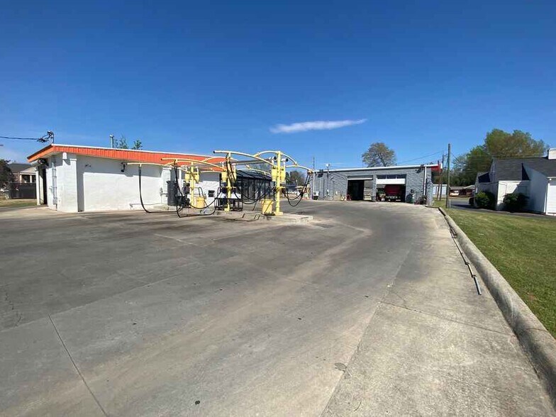 214 S Harris St, Sandersville, GA à vendre - Photo du bâtiment - Image 2 de 7