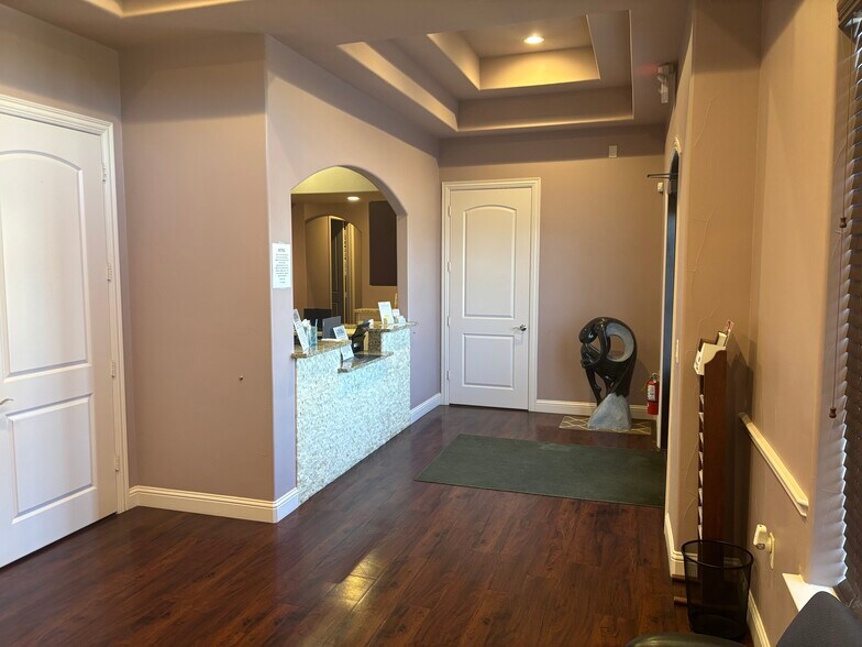 3912 North Tarrant Pky, Fort Worth, TX à louer - Photo du bâtiment - Image 3 de 15