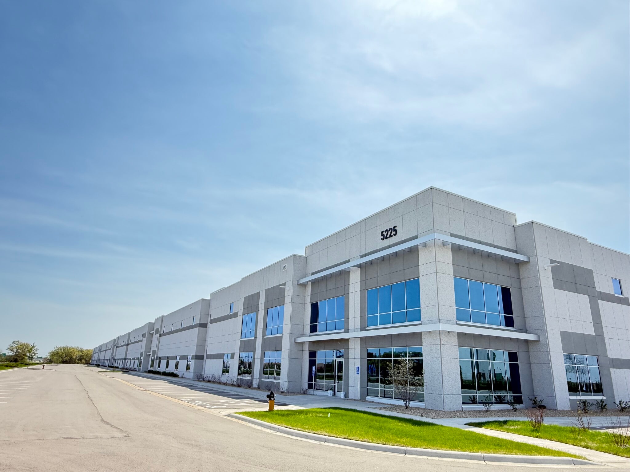 5201 Dean Lakes Blvd, Shakopee, MN for lease Primary Photo- Image 1 of 5