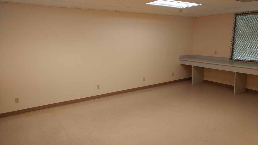 4100 Center Pointe Dr, Fort Myers, FL à vendre - Photo du bâtiment - Image 2 de 17