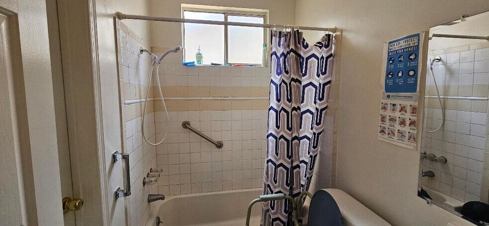 17441 Hiawatha St, Granada Hills, CA à vendre - Photo du bâtiment - Image 2 de 9