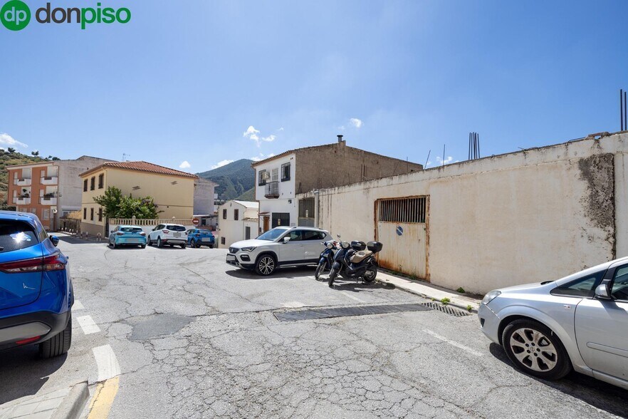 Calle María Uceda Díaz, 18, Cenes de la Vega, Granada à vendre - Photo du bâtiment - Image 3 de 17