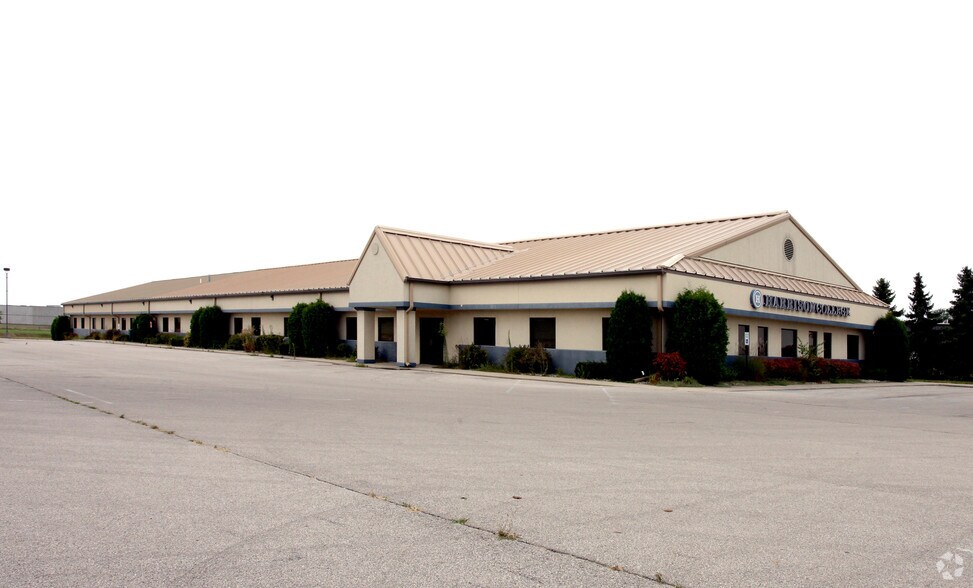 411 W Riggin Rd, Muncie, IN à louer - Photo du bâtiment - Image 1 de 5