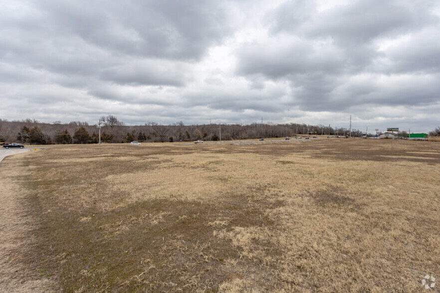 7100 S Elwood Ave, Tulsa, OK for lease - Building Photo - Image 3 of 4