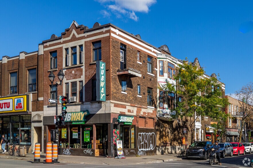 1350 Av du Mont-Royal E, Montréal, QC à vendre - Photo principale - Image 1 de 5