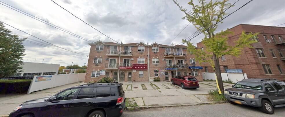 4324 215th St, Bayside, NY à louer - Photo principale - Image 3 de 13