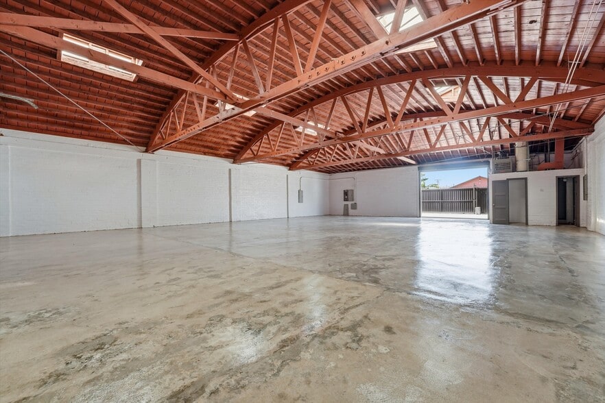 11317 Atlantic Ave, Lynwood, CA à vendre - Photo du bâtiment - Image 2 de 40