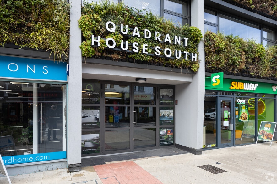 31-65A Croydon Rd, Caterham à louer - Photo du bâtiment - Image 3 de 7