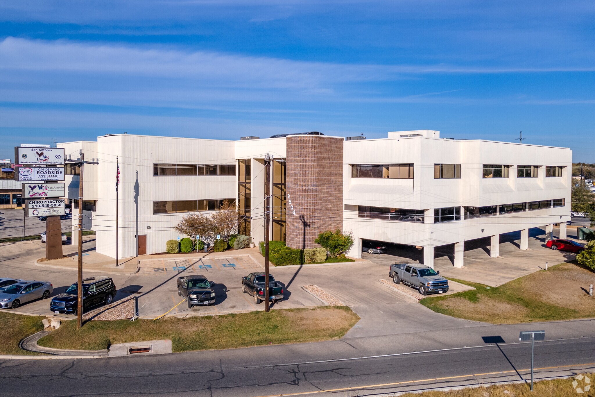 9504 N IH-35, San Antonio, TX for lease Primary Photo- Image 1 of 19