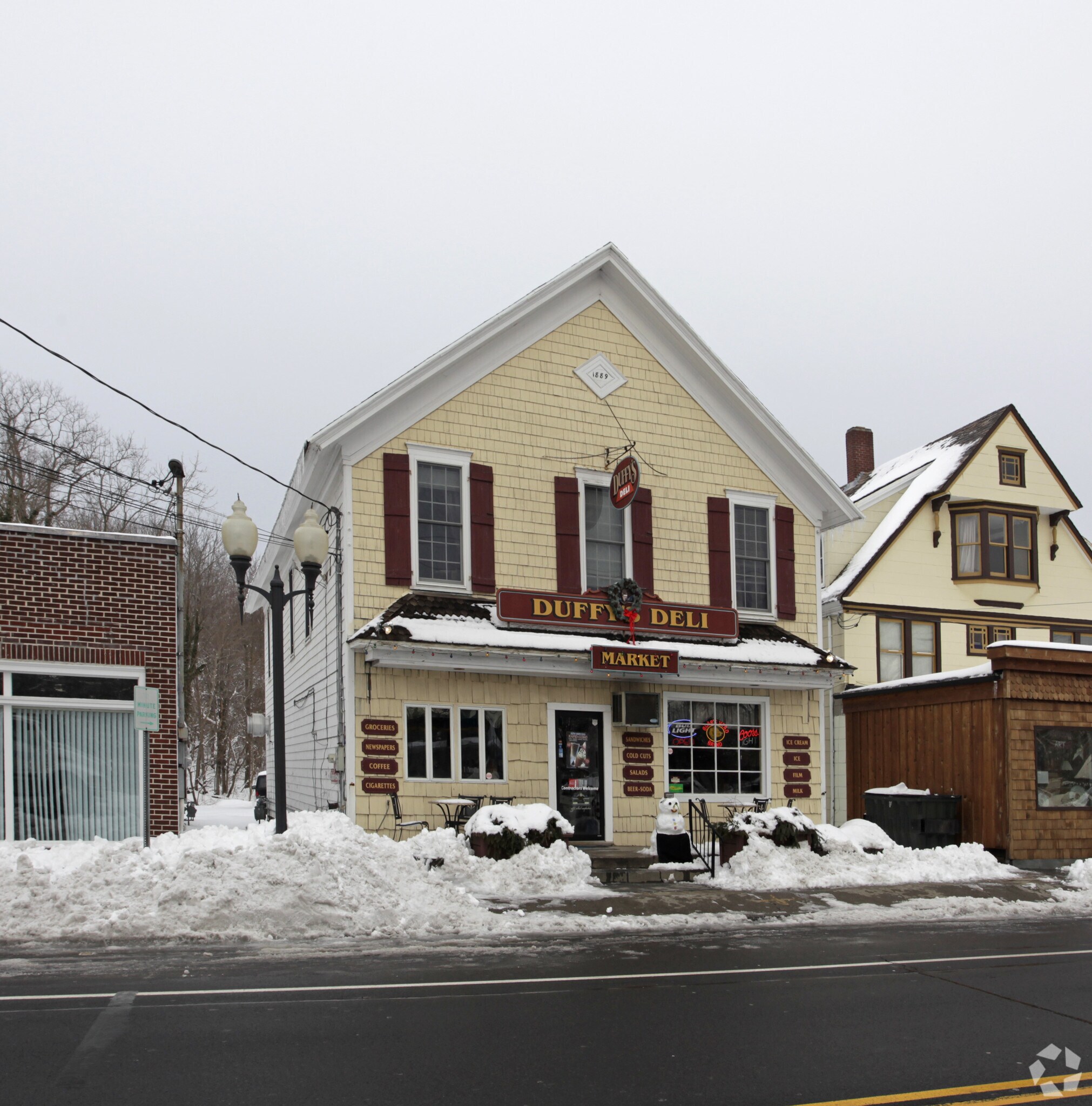 1566 Main Rd, Riverhead, NY à vendre Photo principale- Image 1 de 6