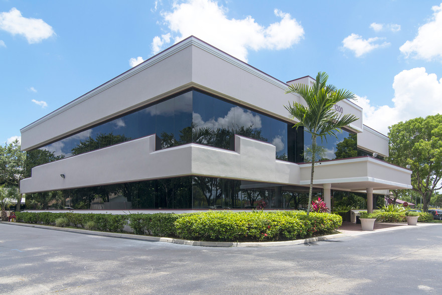 1200 Corporate Center Way, Wellington, FL à vendre - Photo principale - Image 1 de 1