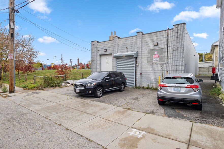 39 De Soto St, Providence, RI à vendre - Photo du bâtiment - Image 3 de 5