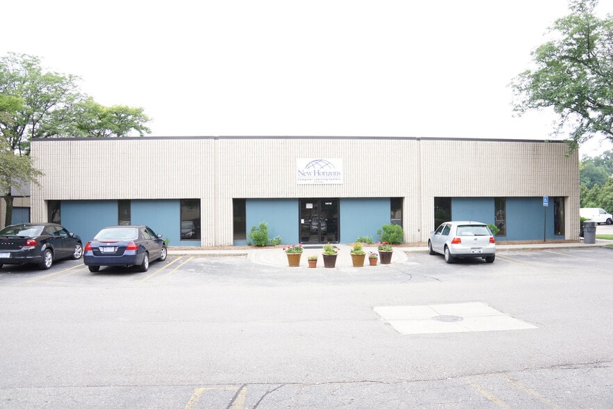 14115 Farmington Rd, Livonia, MI for lease - Building Photo - Image 1 of 4