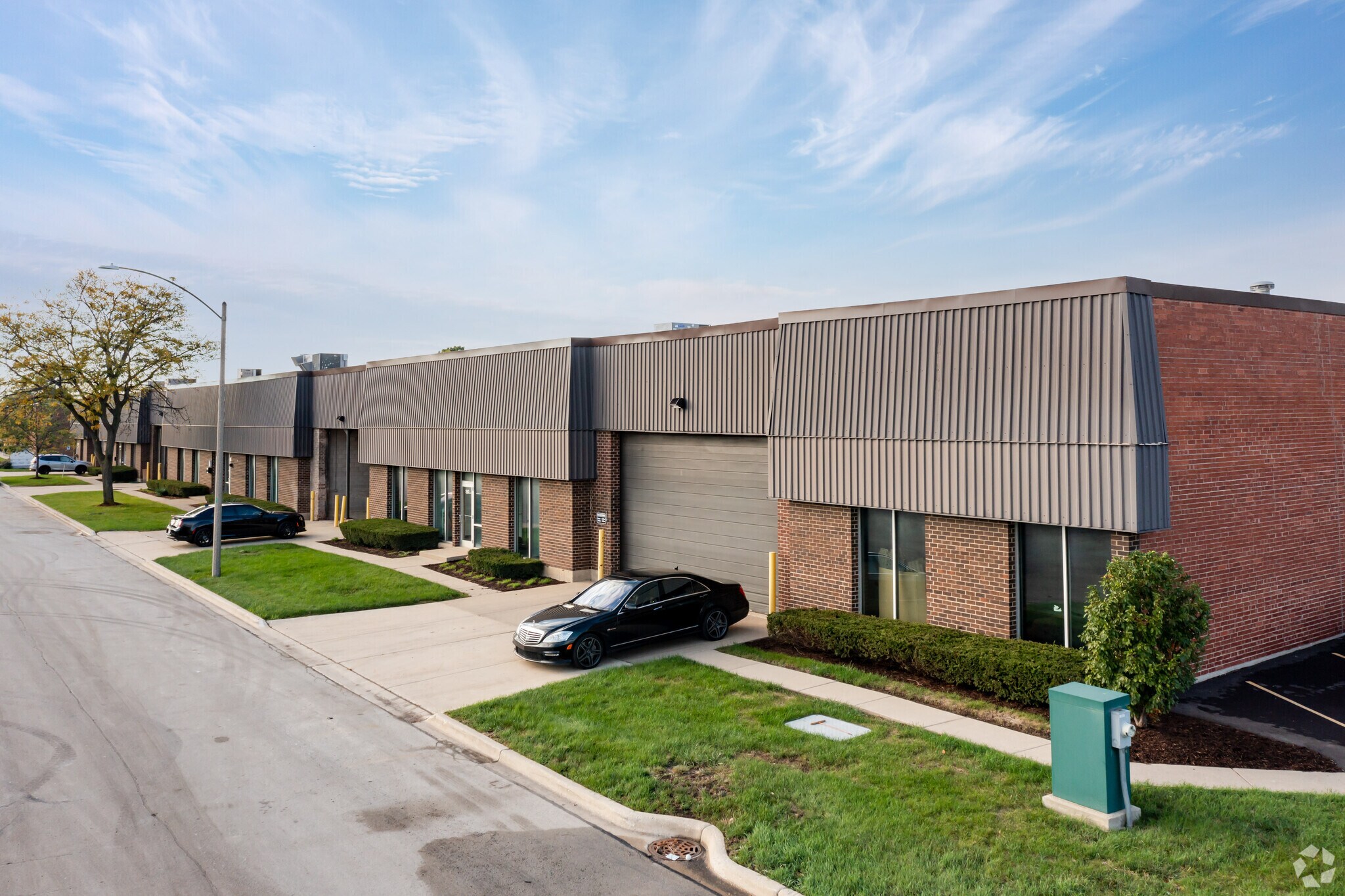 240-266 Eisenhower Ln N, Lombard, IL à louer Photo principale- Image 1 de 8