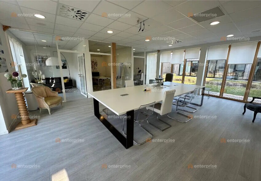 Office in Sainghin-en-Mélantois for lease - Interior Photo - Image 2 of 5
