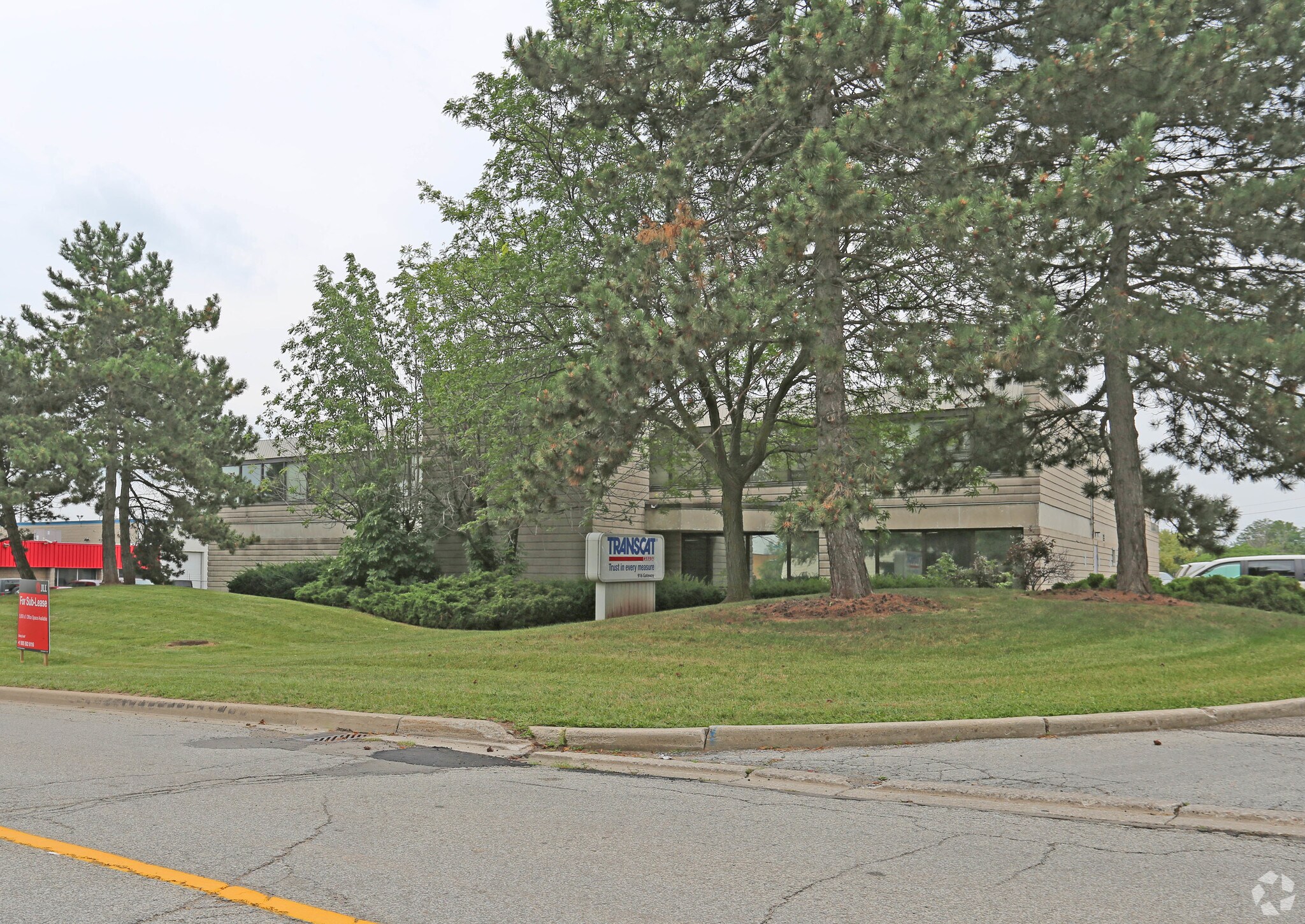 916 Gateway, Burlington, ON for lease Primary Photo- Image 1 of 5
