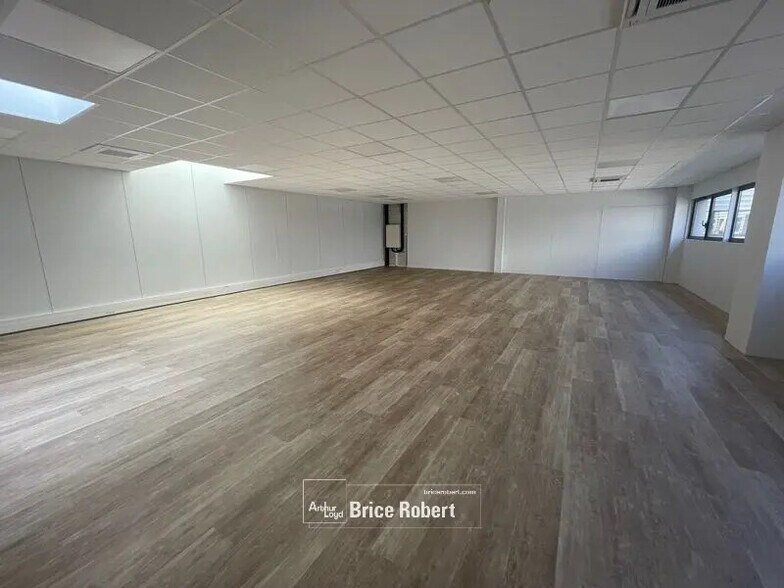 Office in Rillieux-la-Pape for lease - Interior Photo - Image 2 of 5