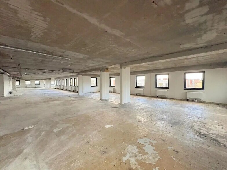 Office in Le Pecq for lease - Building Photo - Image 2 of 14