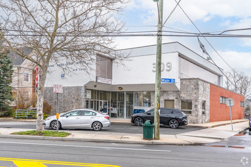 309 Main St, Islip, NY for lease - Building Photo - Image 1 of 9