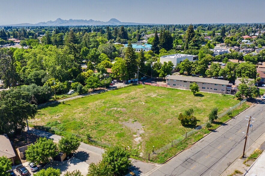 952 Market St, Yuba City, CA à vendre - Aérien - Image 3 de 8