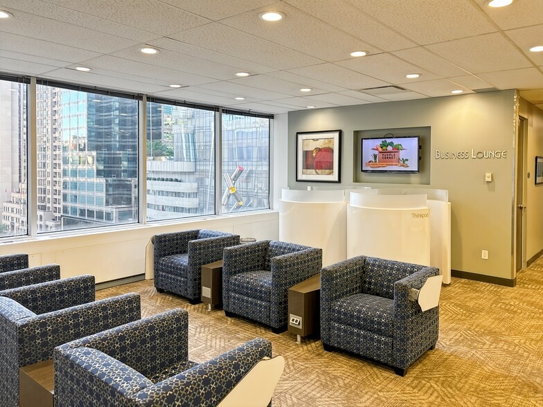 2 Bloor St W, Toronto, ON for lease - Interior Photo - Image 3 of 12