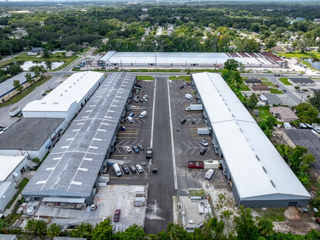 Plus de détails pour 325-395 Commercial St, Casselberry, FL - Industriel à louer