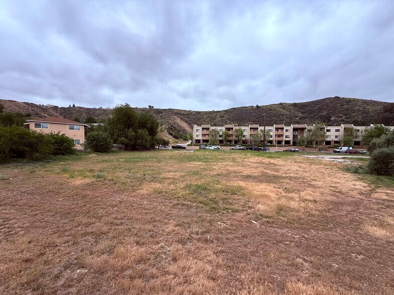 17745 & 17731 Scherzinger, Santa Clarita, CA à vendre - Photo du bâtiment - Image 2 de 18