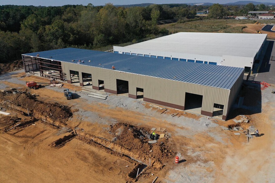 3216 Leeman Ferry Rd SW, Huntsville, AL à louer - Photo du bâtiment - Image 2 de 8