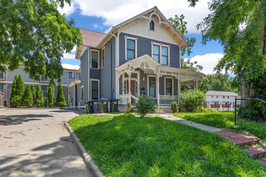 230 S Dodge St, Iowa City, IA for sale - Primary Photo - Image 1 of 5