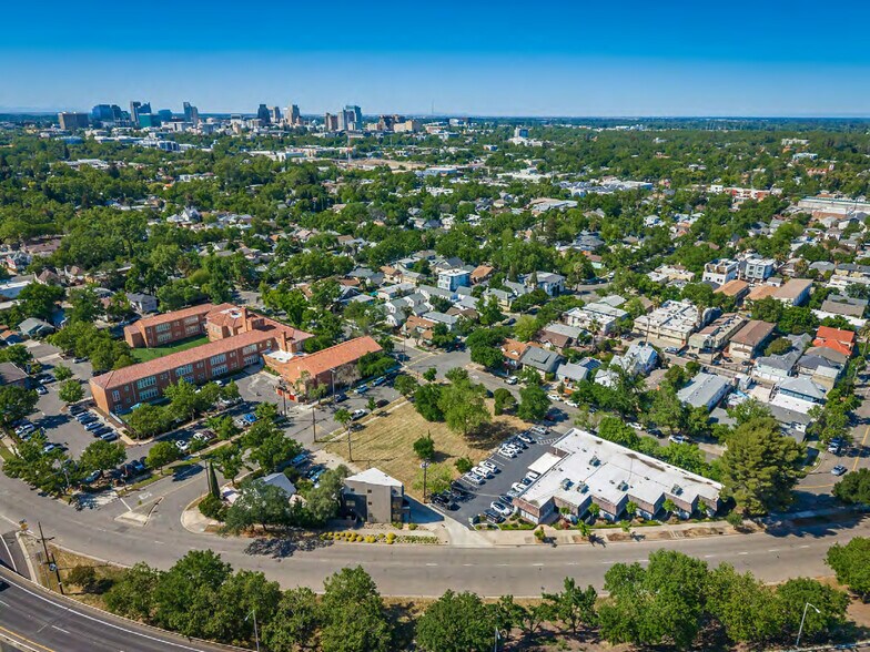 2700 V St, Sacramento, CA à vendre - Photo du bâtiment - Image 2 de 9