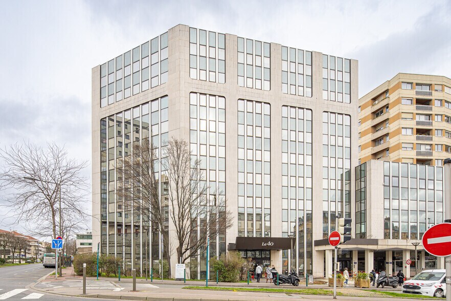 40 Boulevard Henri Sellier, Suresnes à louer - Photo du bâtiment - Image 2 de 42