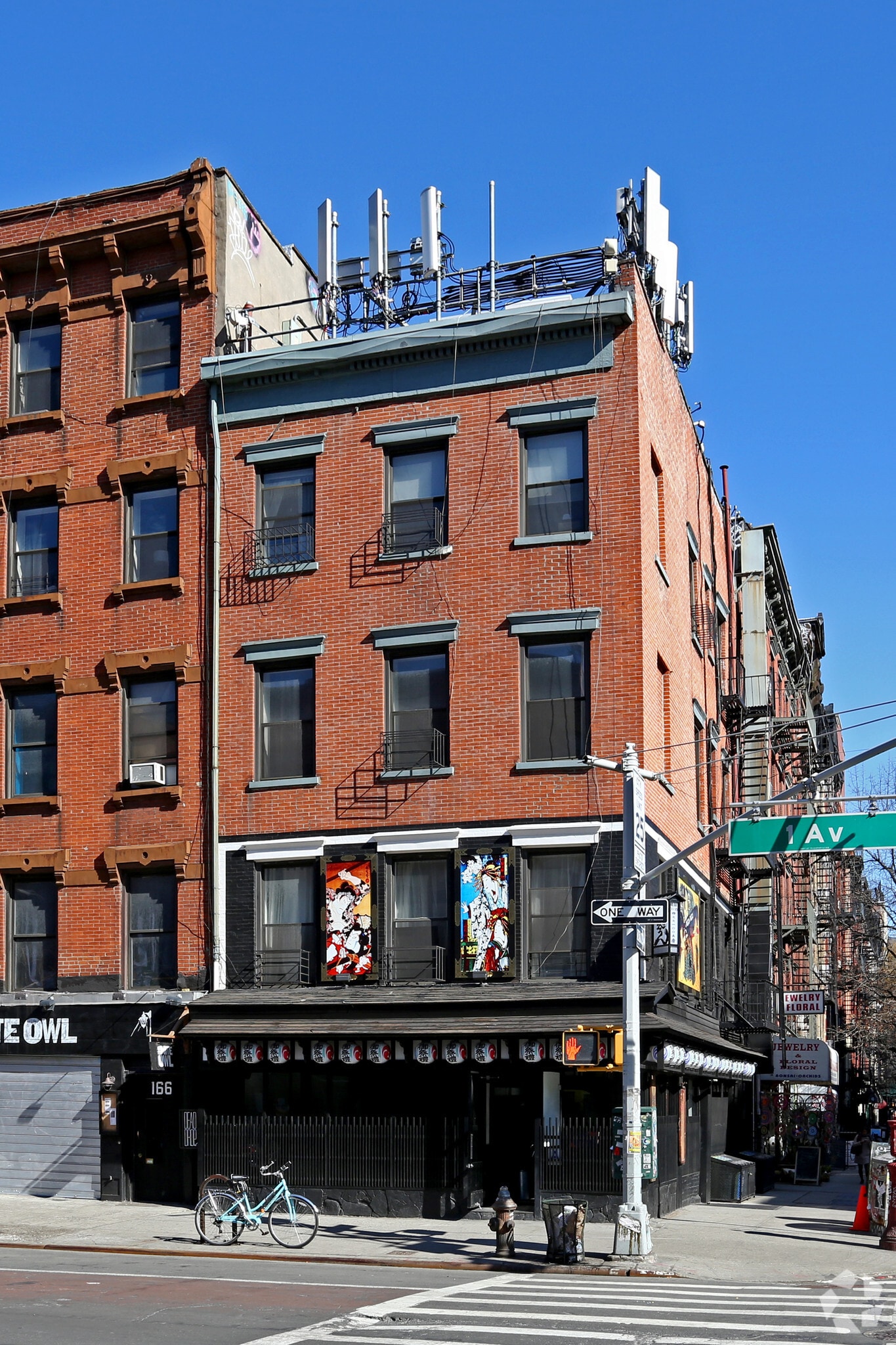 164 1st Ave, New York, NY for lease Primary Photo- Image 1 of 5