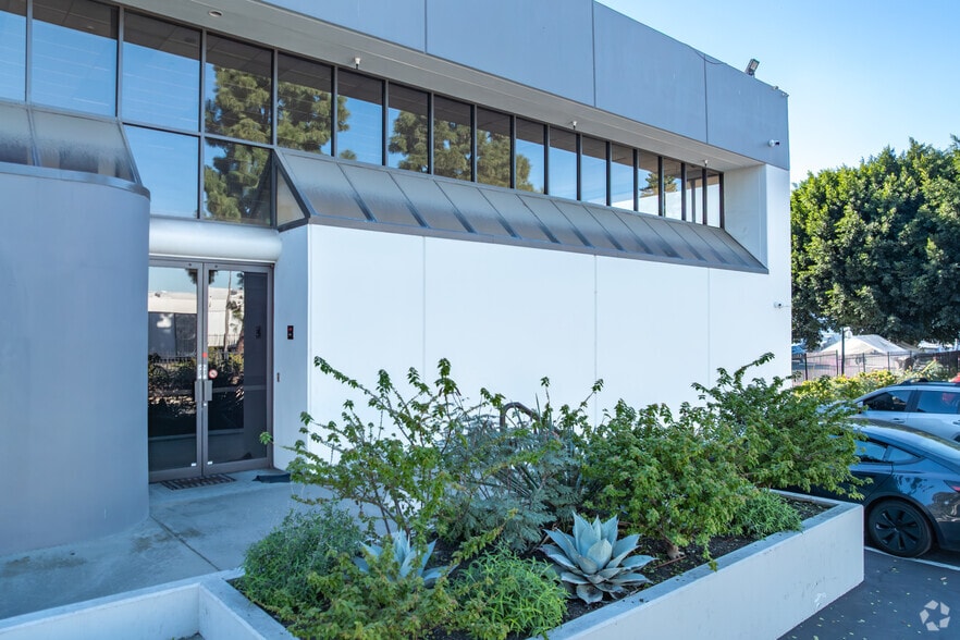 2850 E El Presidio St, Long Beach, CA for lease - Building Photo - Image 2 of 5