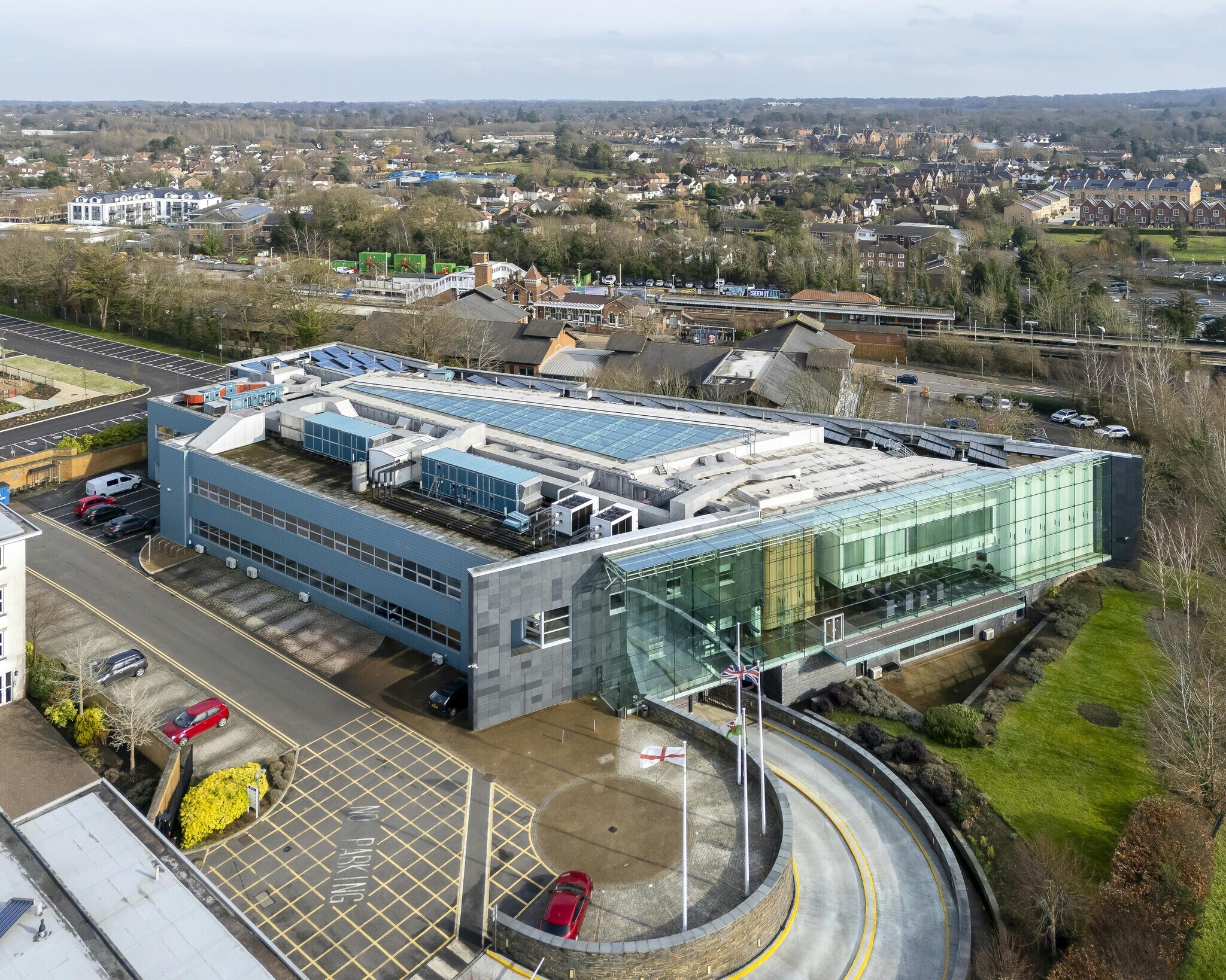 Highbury Dr, Leatherhead à vendre Photo du bâtiment- Image 1 de 12