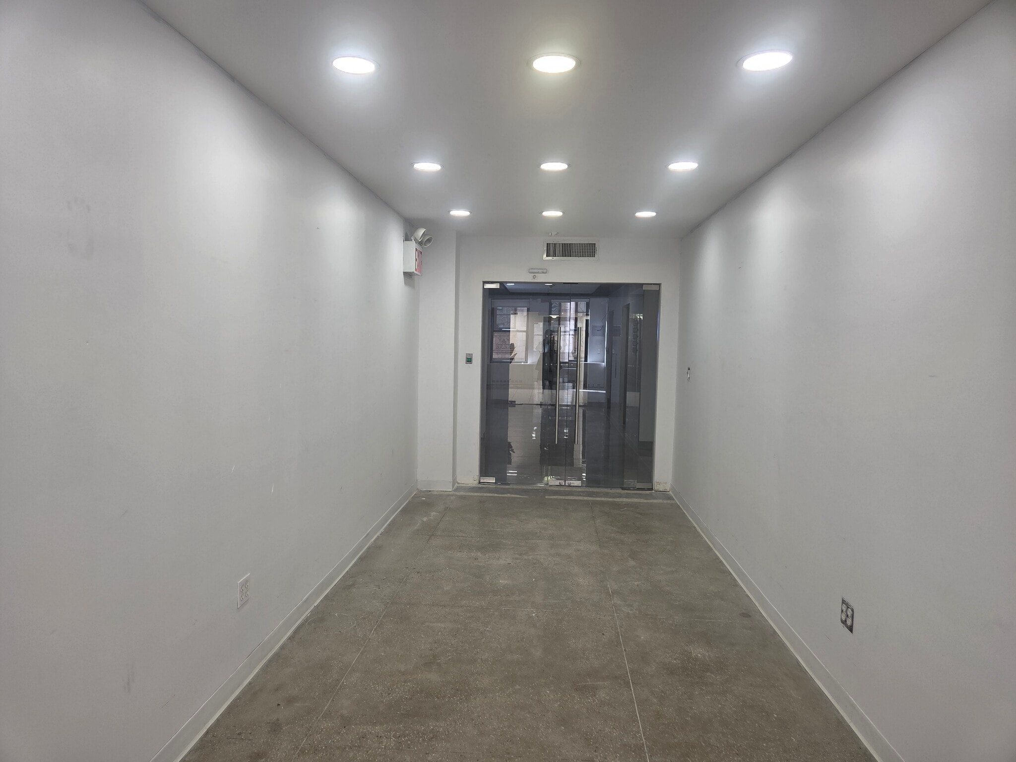 225 Broadway, New York, NY for lease Interior Photo- Image 1 of 8