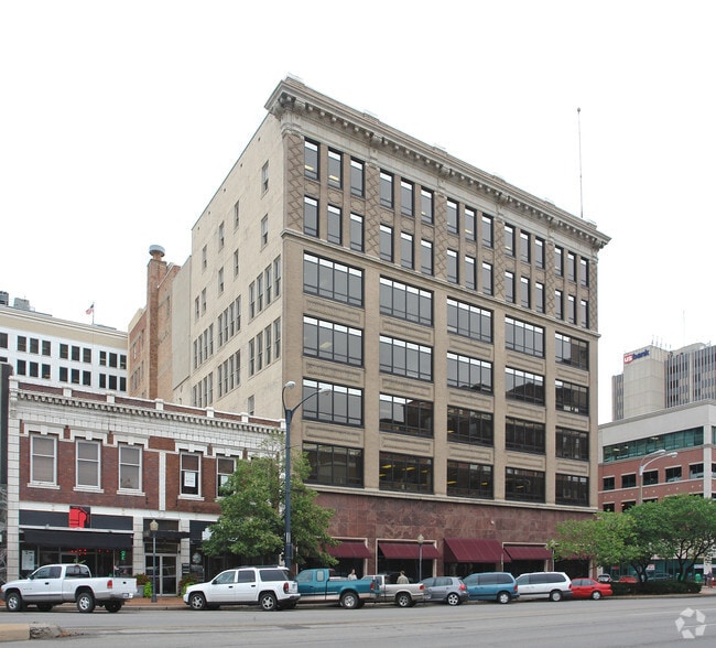 901 S Kansas Ave, Topeka, KS for sale - Building Photo - Image 2 of 5