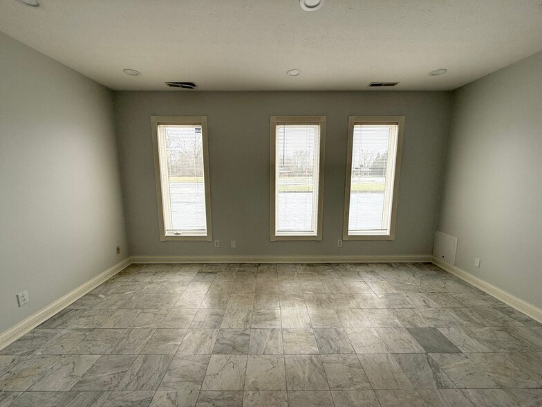 3802 W 96th St, Indianapolis, IN à louer - Photo intérieure - Image 3 de 11