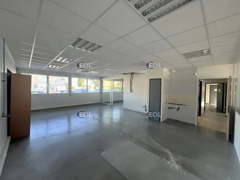 Office in Aubagne for lease - Interior Photo - Image 3 of 5