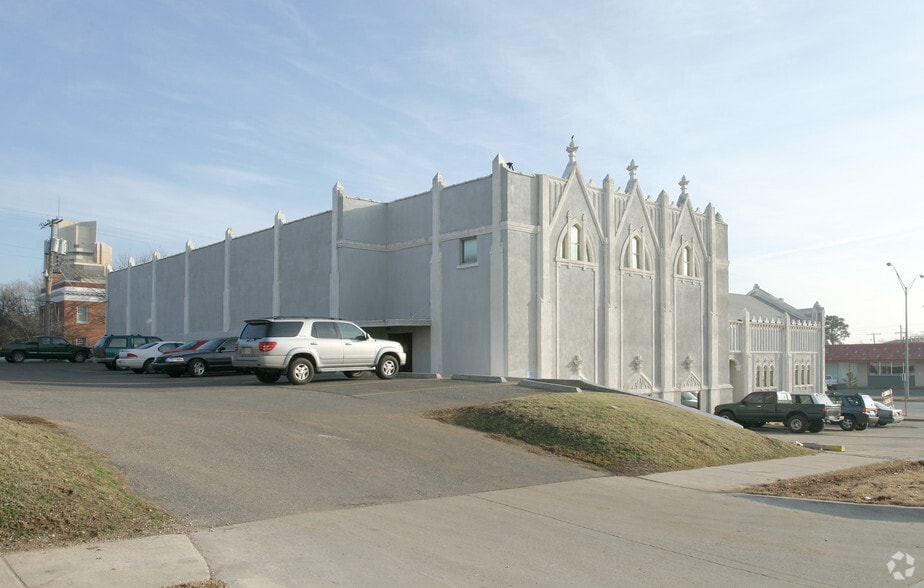 1901-1909 N Classen Blvd, Oklahoma City, OK for lease - Building Photo - Image 3 of 8