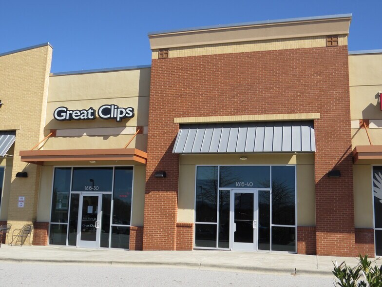 1830 Hendersonville Rd, Asheville, NC for lease - Building Photo - Image 2 of 7