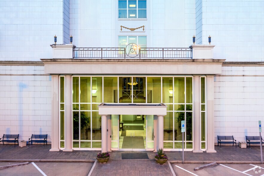 831 E morehead St, Charlotte, NC à louer - Photo du bâtiment - Image 2 de 14