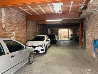 Plus de détails pour Multi-résidentiel à vendre