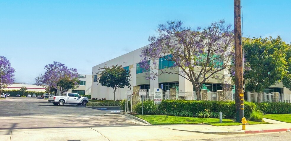 1929 Mount Vernon Ave, Pomona, CA à louer - Photo du bâtiment - Image 2 de 7